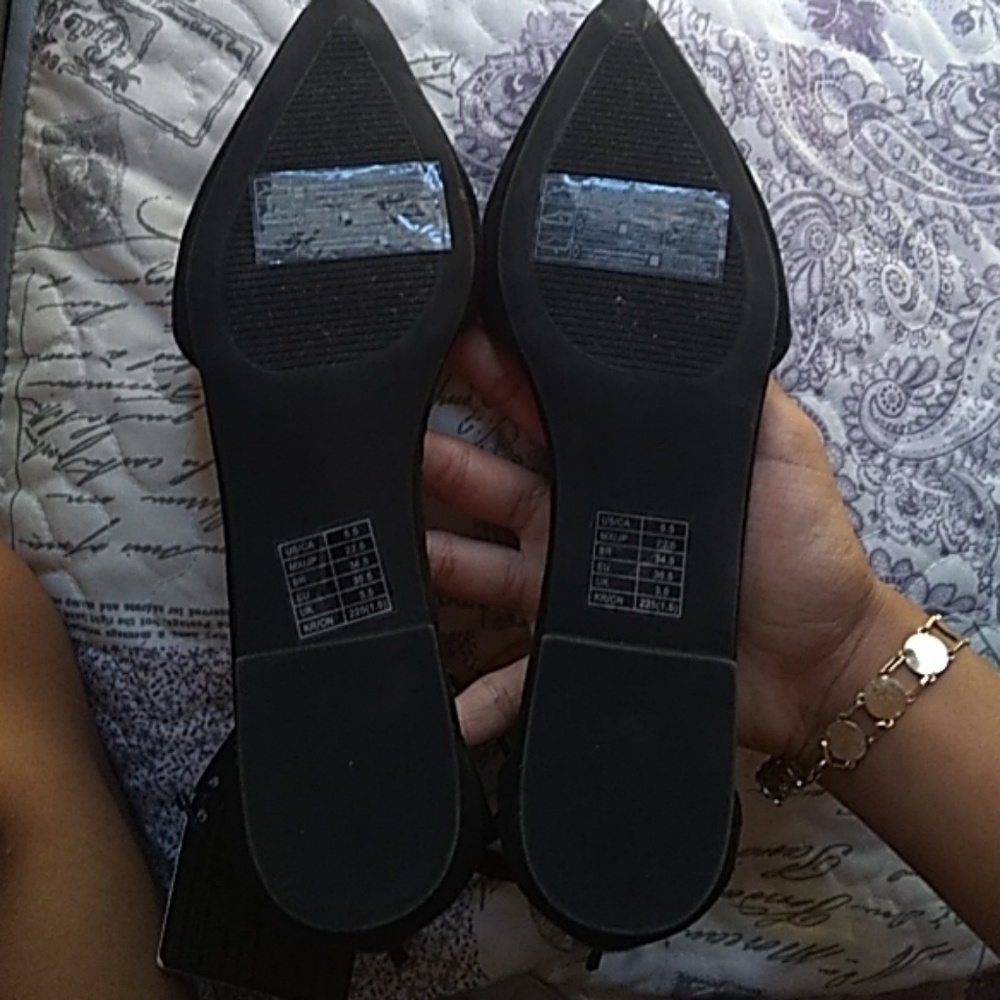 Black confy flats